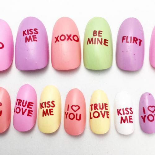 Френч с надписью. Маникюр с надписями