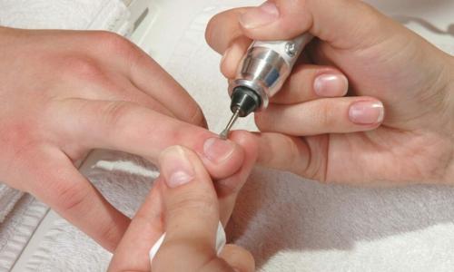 Как пользоваться маникюрным набором. Аппаратный маникюр. Советы по выполнению в домашних условиях.