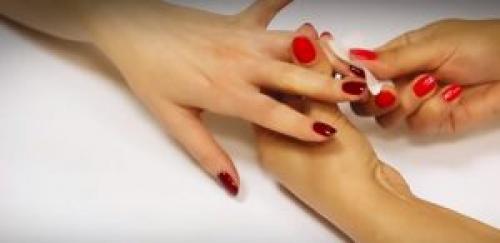 Гель лак наносить на гель. Как делается маникюр с помощью гель-лака