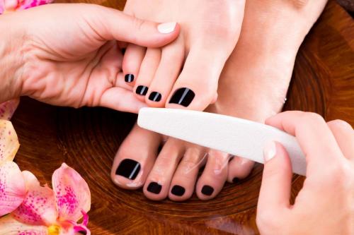 Набор маникюрных инструментов. Инструменты и приборы