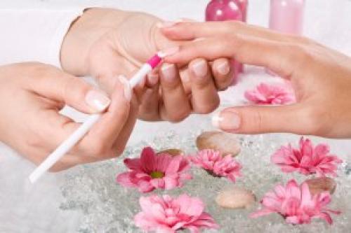 Что делать, чтобы нарощенные ногти дольше держались. Правильный уход за нарощенными ногтями