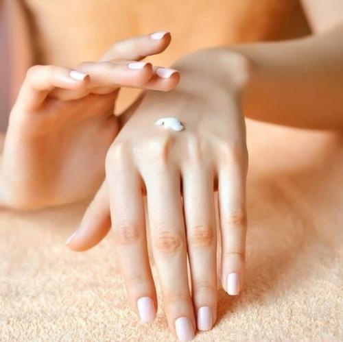 Сохнет кожа вокруг ногтей на руках. Практичные советы, которые спасут вашу кутикулу и руки от трещин, сухости, заусенцев и других зимних бед