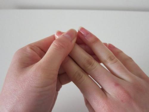 Заусенцы на пальцах: причины появления и лечение