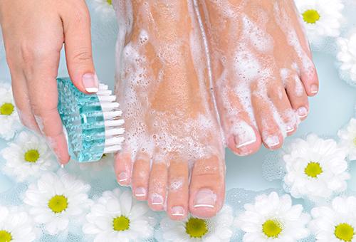 Как сделать френч на ногах в домашних условиях?