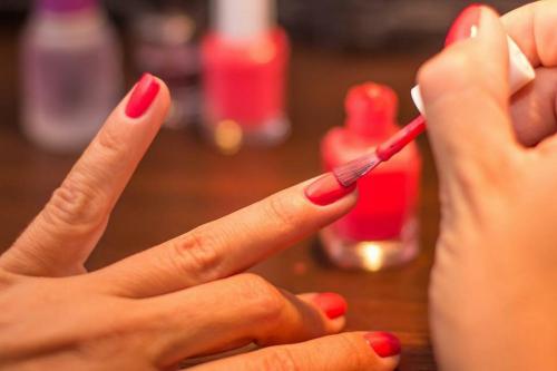 Ошибки мастеров маникюра. Так делать маникюр нельзя! 8 ошибок мастеров маникюра