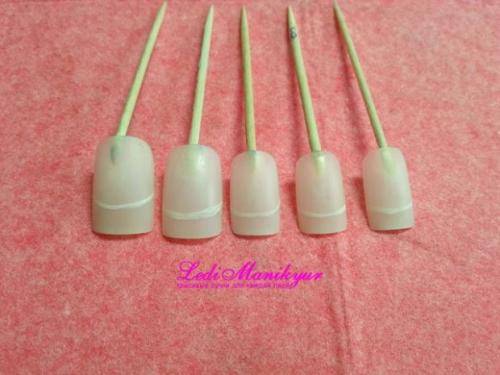 Как рисовать бантики на ногтях. Маникюр с бантиками - пошагово 01