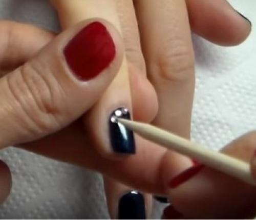 На что клеить стразы на ногти с обычным лаком. Прозрачный лак