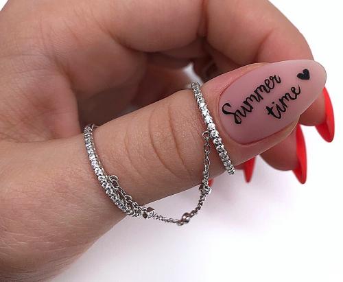 Надписи на ногтях. Новый нейл-тренд — надписи на ногтях 2019-2020. Особенности