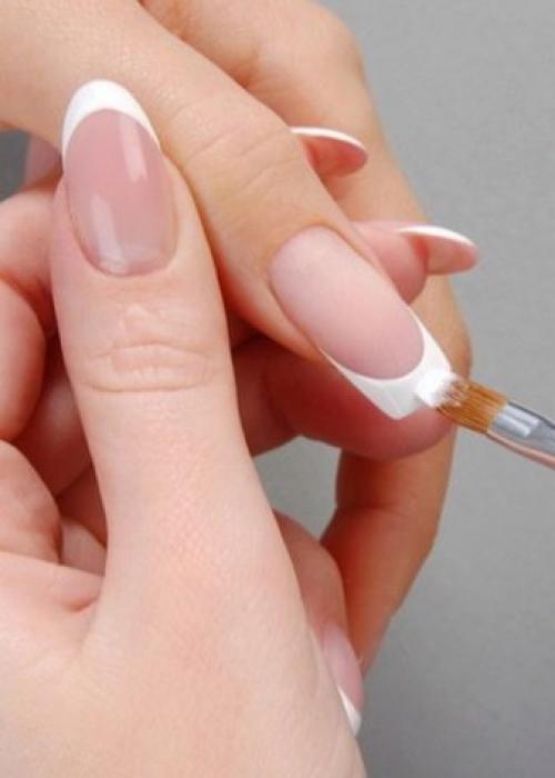 Как сделать французский маникюр с помощью полосок гель-лаком. Способы нанесения «улыбки» 02