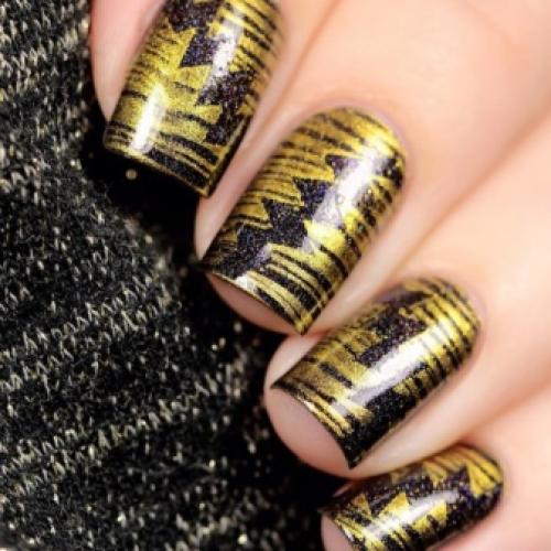 Как делать френч с трафаретом гель-лаком. Рисуем френч гелем пошагово 03