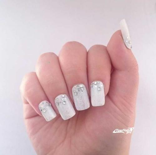 Как клеить стразы на ногти. Клей для страз на ногти и как клеить стразы: правила проведения процедуры