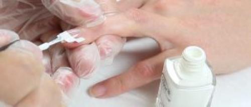 Как сделать френч гель лаком в домашних условиях с трафаретом. Первый способ: френч при помощи трафаретов