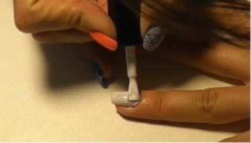 Можно ли на гель наносить лак. Стойкий маникюр с обычным лаком для ногтей 11