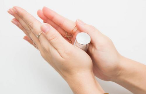 Как замаскировать отросший гель лак обычным лаком. 15 способов продлить жизнь маникюру