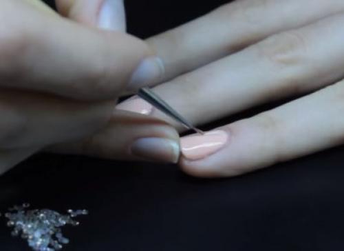 Как крепить стразы на шеллак в домашних условиях. Способы приклеивания страз на шеллак