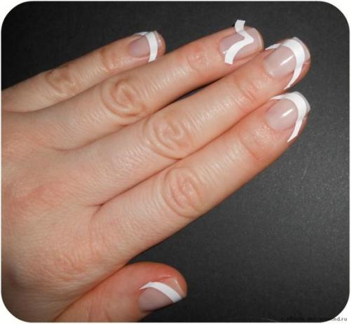 Френч гель-лаком с трафаретом. Модный маникюр 2014. Как сделать лунный маникюр гель-лаком и лаком для ногтей. Три способа нанесения.