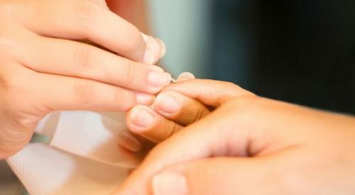 Клей для маникюра. Ремонтируем ногти