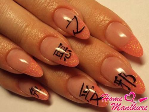 Маникюр с китайскими иероглифами. Нейл-арт с иероглифами