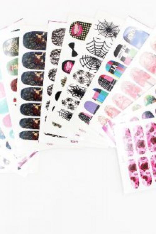 Как клеить наклейки на гель лак. Как клеить наклейки на ногти, чтобы они хорошо держались и отлично выглядели