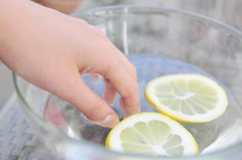 Почему кожа вокруг ногтей сухая. Почему сильно сохнет кожа вокруг ногтей, грубеет на руках и ногах: причина 03 Почему кожа вокруг ногтей сухая. Почему сильно сохнет кожа вокруг ногтей, грубеет на руках и ногах: причина 03