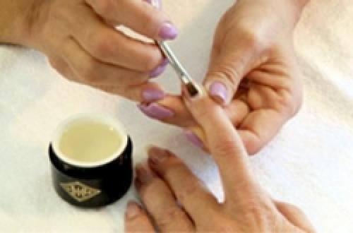 Как снимать с ногтей биогель в домашних условиях. Как укрепить ногти биогелем в домашних условиях 11