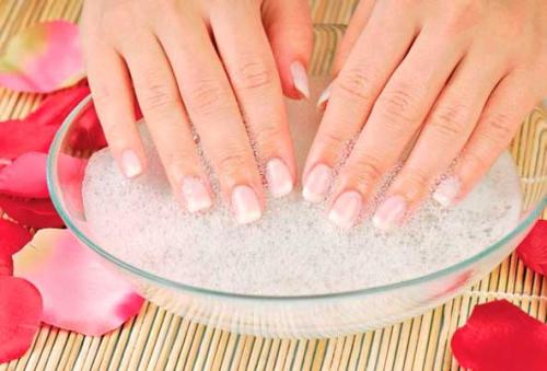 Как снимать с ногтей биогель в домашних условиях. Как укрепить ногти биогелем в домашних условиях