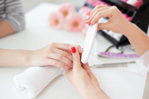 Аппаратный маникюр. Какой маникюр лучше: аппаратный или обрезной, в чем между ними разница?