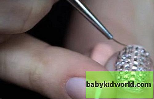 На что клеить стразы шеллак. Способы приклеивания страз на шеллак 11 На что клеить стразы шеллак. Способы приклеивания страз на шеллак 11