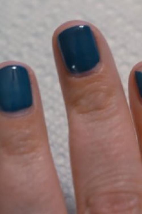 Что делать, чтобы гель-лак не отслаивался. Почему отслаивается гель-лак от ногтей: причины и особенности