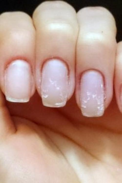 Что делать, чтобы гель-лак не отслаивался. Почему отслаивается гель-лак от ногтей: причины и особенности