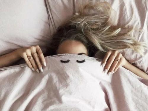 Как выглядеть свежо после недосыпа. Работающей женщине посвящается: 5 лайфхаков, как выглядеть свежо и бодро с утра