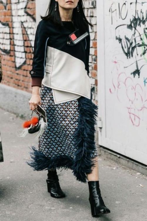 С чем носить зимой юбку макси. Какие  материалы  сейчас  актуальны
