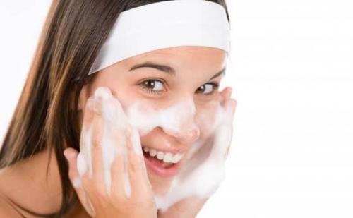 Чем можно увлажнить кожу лица в домашних условиях. Почему кожа нуждается в увлажнении? 01 Чем можно увлажнить кожу лица в домашних условиях. Почему кожа нуждается в увлажнении? 01