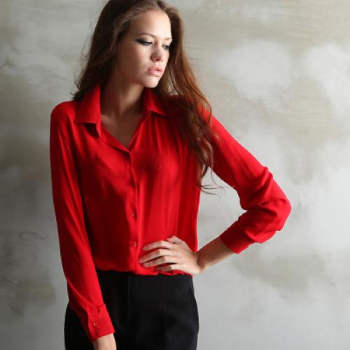 Как носить белую мужскую рубашку женщине. Как не ошибиться с рубашкой