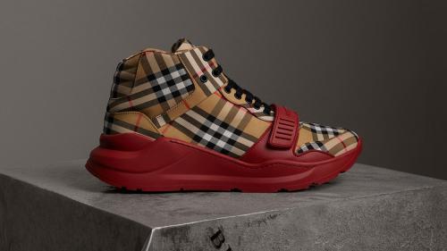 Платье с кедами 2020. Самые модные кроссовки в 2020 – фото-обзор новинок