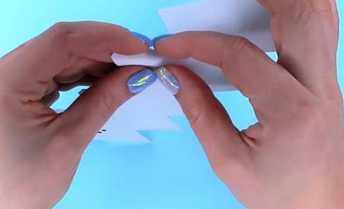 Снеговик из проволоки и гирлянды. Снеговик своими руками на Новый год из подручных материалов