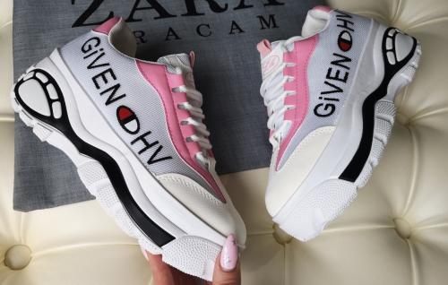 Платье с кедами 2020. Самые модные кроссовки в 2020 – фото-обзор новинок