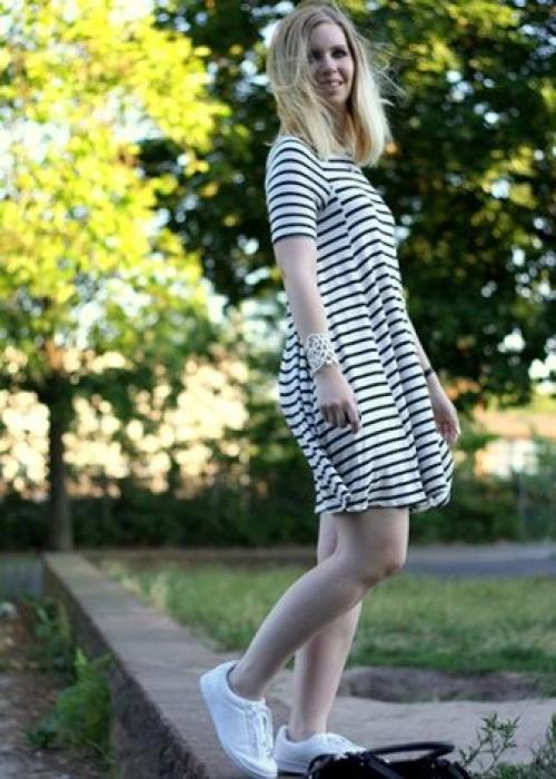 Платье под кеды. Модная фишка: платье с кедами и кроссовками 17 Платье под кеды. Модная фишка: платье с кедами и кроссовками 17