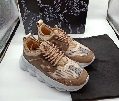 Платье с кедами 2020. Самые модные кроссовки в 2020 – фото-обзор новинок