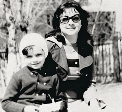 Сколько было киркорову когда он женился на пугачевой. 1990-е. Взлёт популярности 17