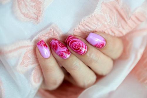 Рисовать цветочки на ногтях. Маникюр с рисунком цветов: техники нанесения