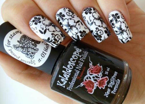 Рисовать цветочки на ногтях. Маникюр с рисунком цветов: техники нанесения