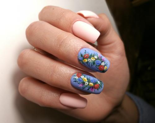 Нежные цветы на ногтях. Типы выполнения маникюра