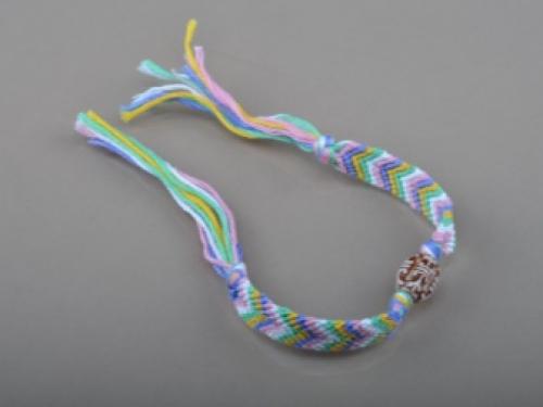 Браслеты из пряжи. Браслеты из ниток 06