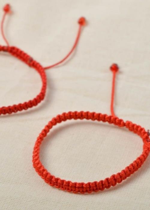 Браслеты из пряжи. Браслеты из ниток 04