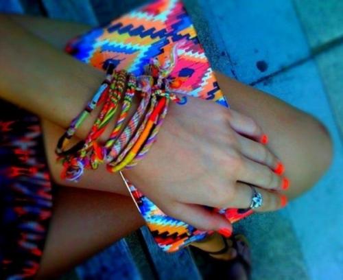 Браслеты своими руками из ниток для начинающих. Модные браслеты из ниток