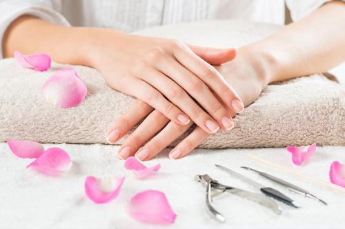 Как пользоваться маникюрными инструментами. 5 инструментов для маникюра, которые должны быть в домашней косметичке