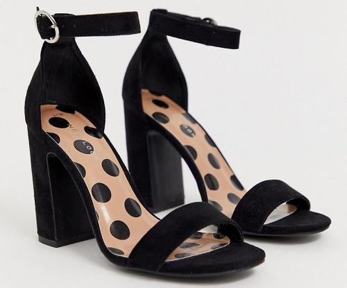 Босоножки закрытые спереди на широком каблуке. Характерные особенности