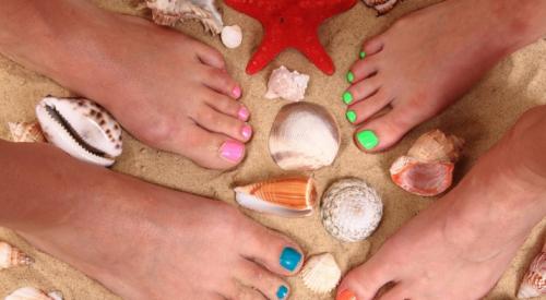 Пляжный маникюр и педикюр. Педикюр на море 03