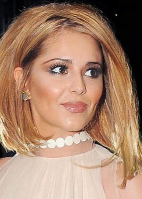 Асимметричное каре на короткие волосы. Косое каре с удлинением и длинное косое каре с фото 10 Асимметричное каре на короткие волосы. Косое каре с удлинением и длинное косое каре с фото 10